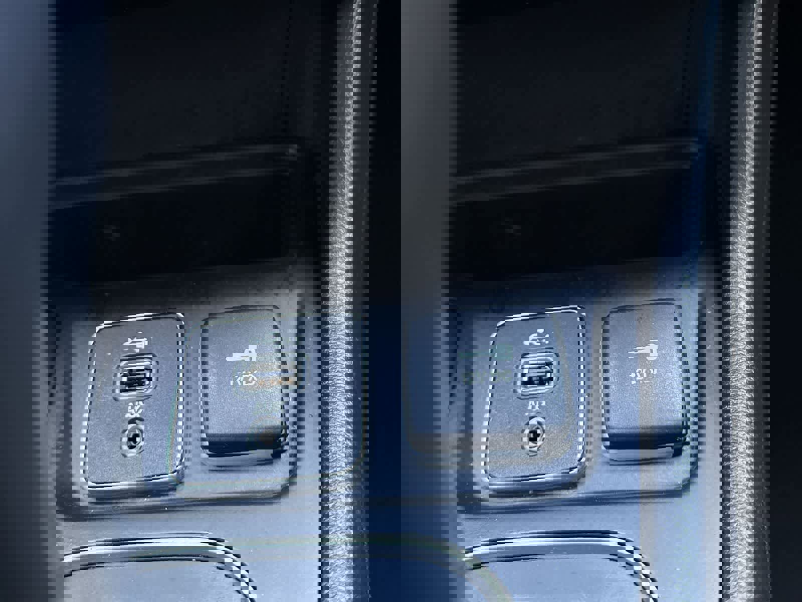 Used 2019 Jeep Cherokee Latitude Plus w/ Cold Weather Group image 24