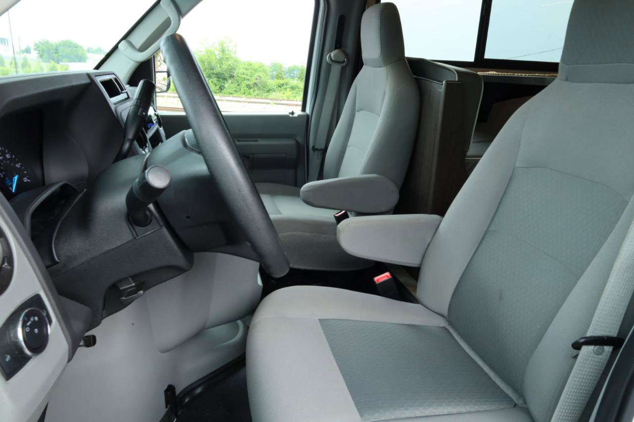 Used 2022 Ford E-450 and Econoline 450 Super Duty w/ Motorhome Prep Package RWD image 36