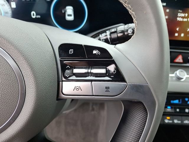 Used 2025 Hyundai Elantra SEL image 23