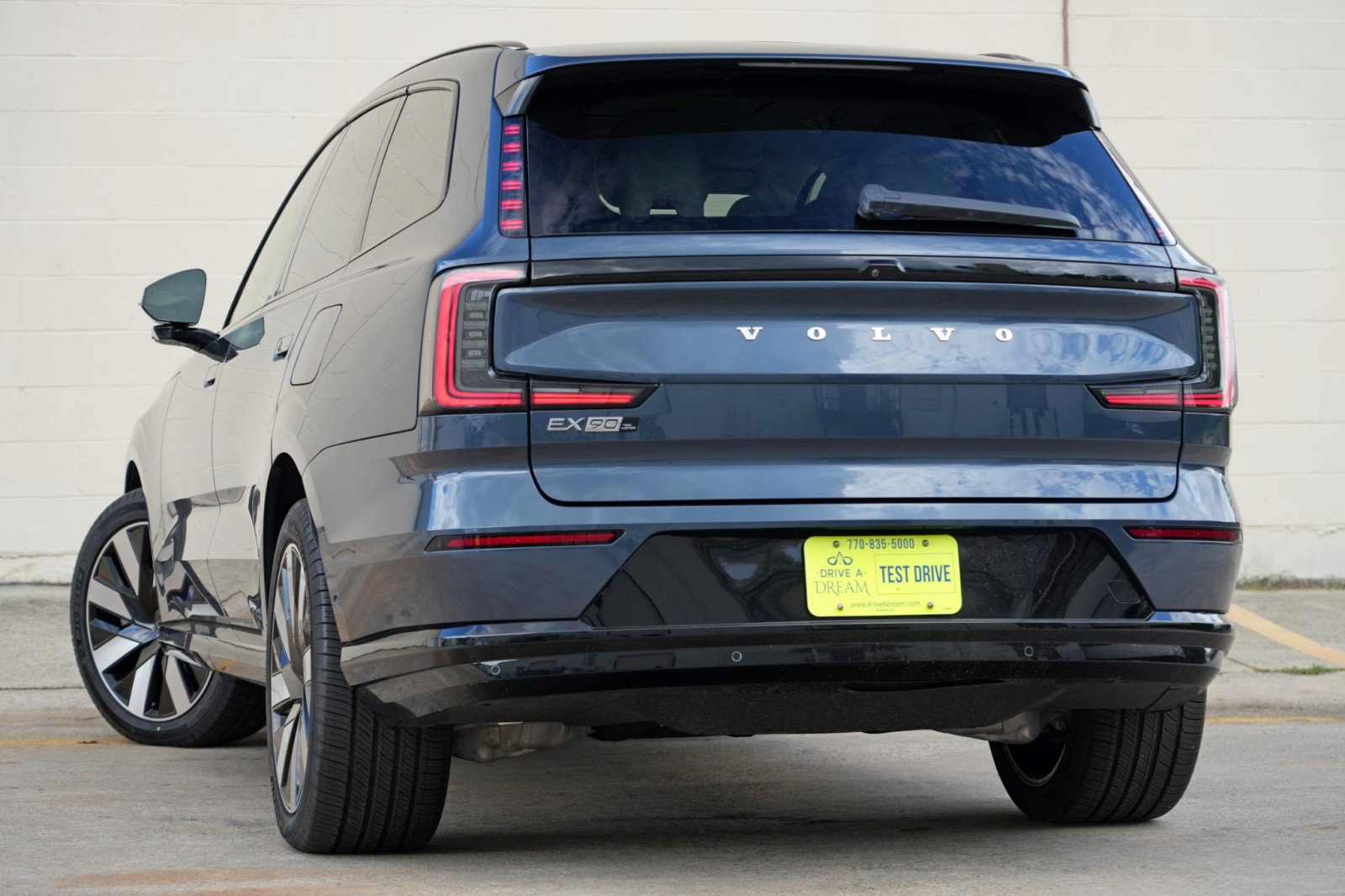 Used 2025 Volvo EX90 Ultra AWD/4WD image 6
