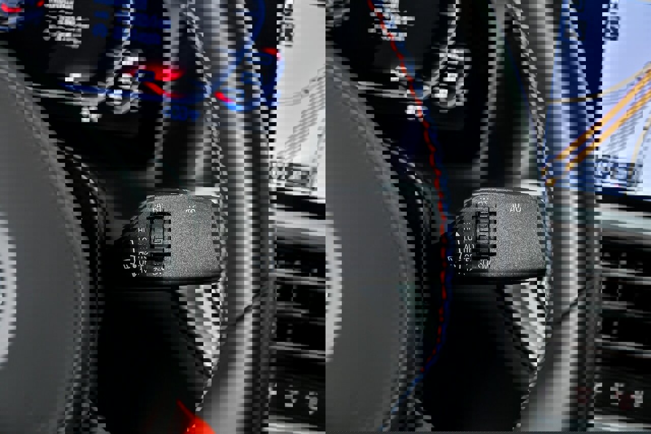 Used 2021 BMW M3 w/ M Carbon Exterior Package image 32