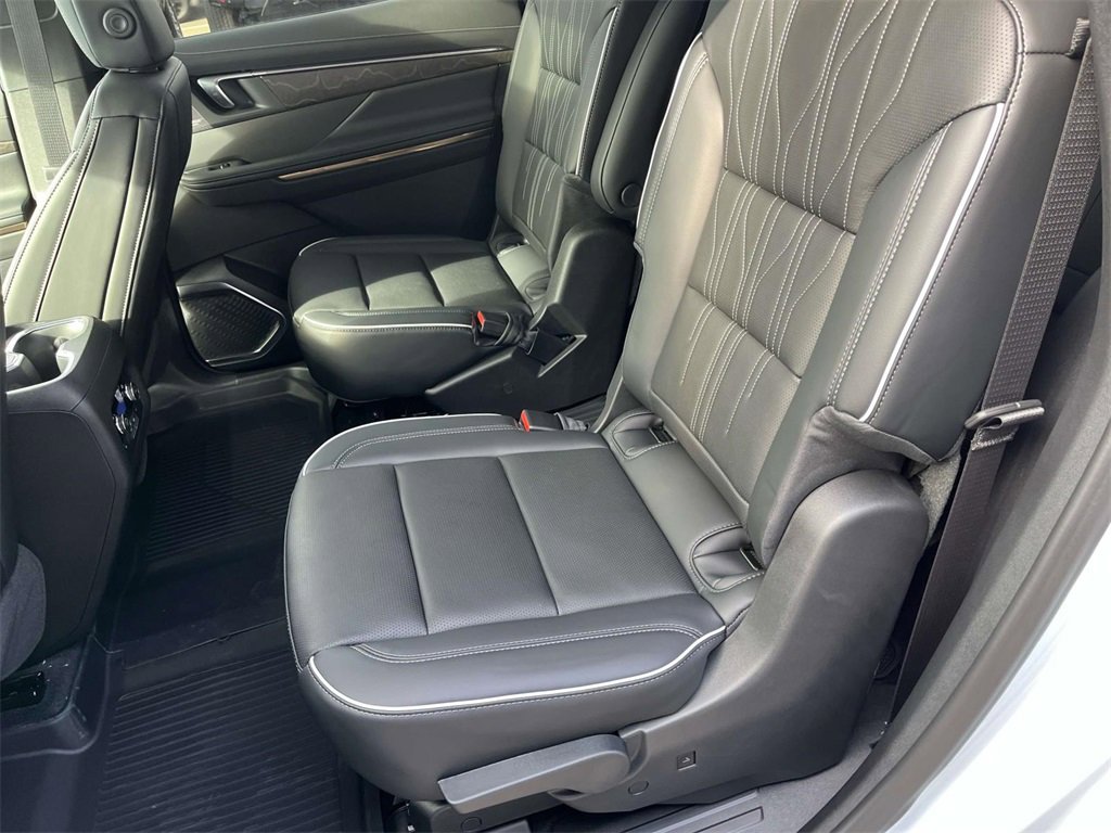 New 2026 Buick Enclave Avenir image 17