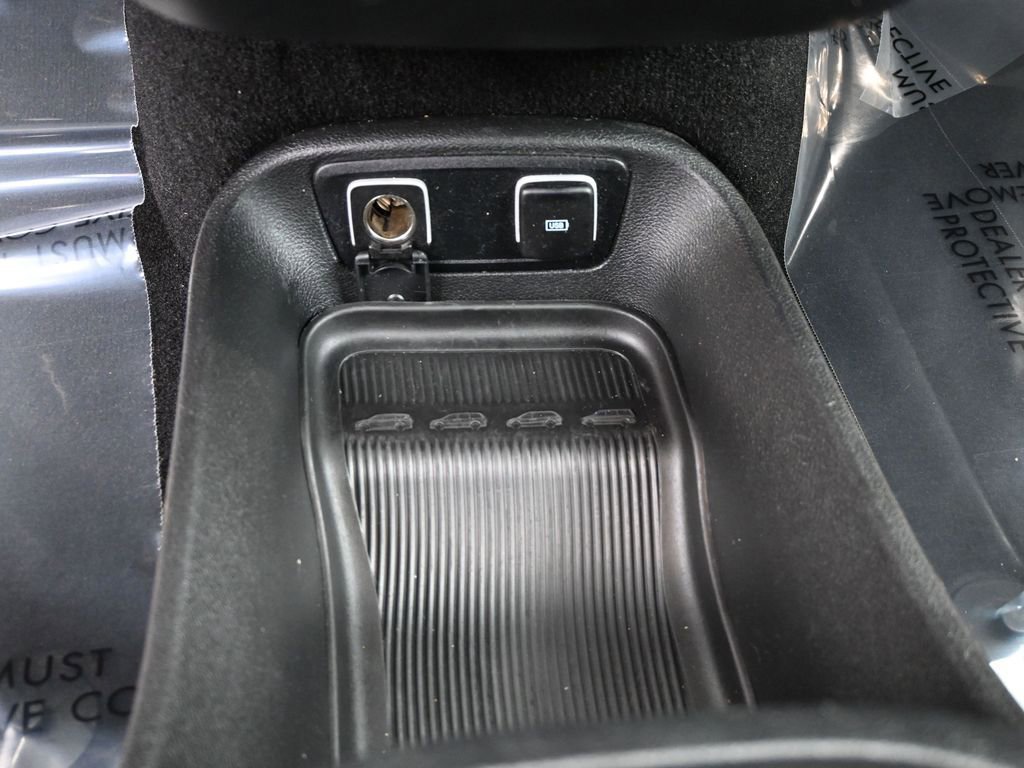 Used 2017 Chrysler Pacifica Limited FWD image 23