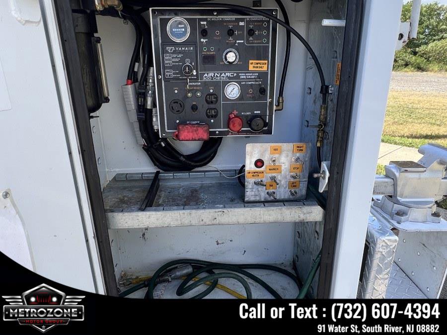 Used 2019 Freightliner Sprinter 3500 w/ Premium Package RWD image 26