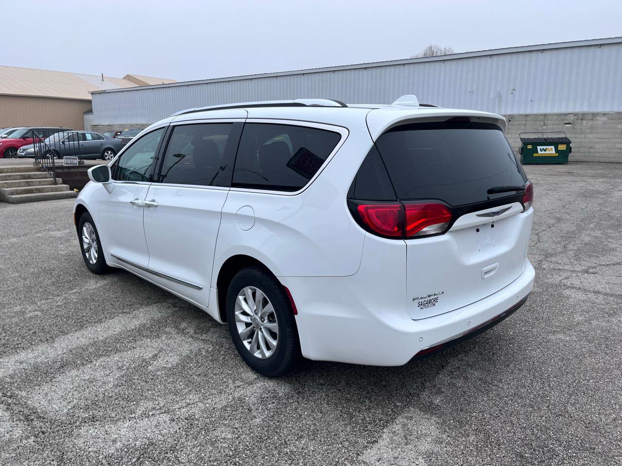 Used 2018 Chrysler Pacifica Touring-L image 5