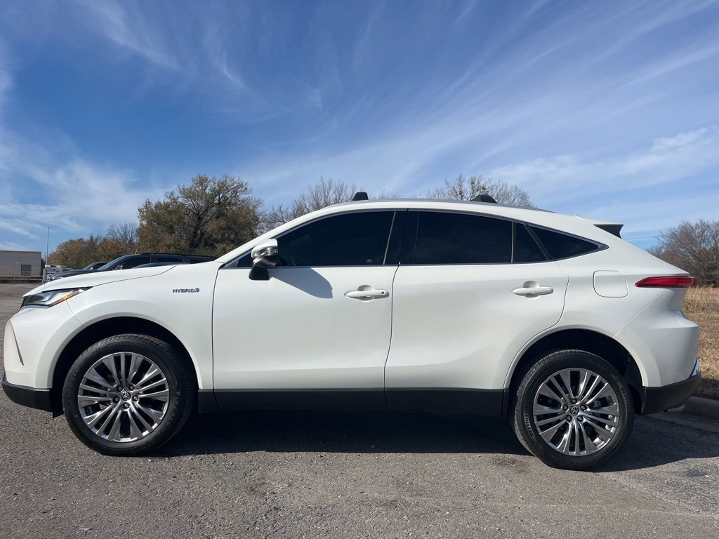 Used 2021 Toyota Venza XLE image 7