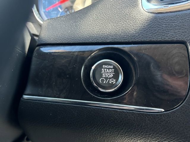 Used 2015 Chrysler Town & Country Touring w/ Driver Convenience Group image 42