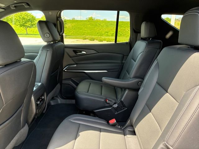New 2026 Chevrolet Traverse LT w/ Midnight/Sport Edition AWD/4WD image 17