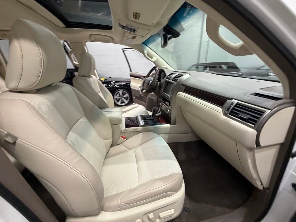 Used 2015 Lexus GX 460 w/ Premium Package image 36
