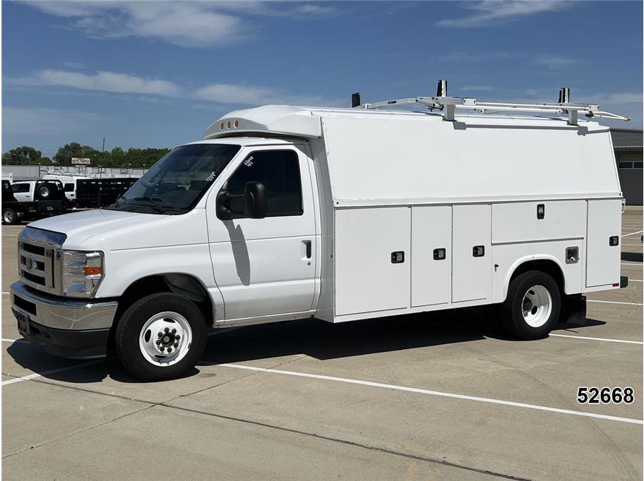 Used 2023 Ford E-450 and Econoline 450 Super Duty w/ Power Windows & Locks Group