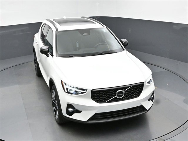 Used 2024 Volvo XC40 B5 Plus image 49