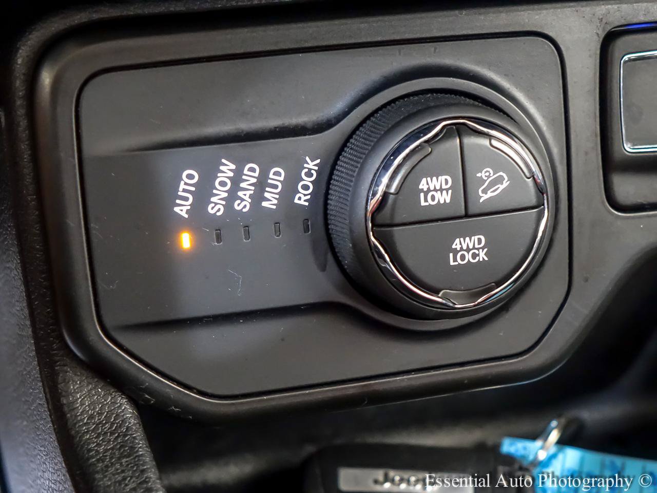 Used 2019 Jeep Renegade Trailhawk w/ Cold Weather Group II AWD/4WD image 23