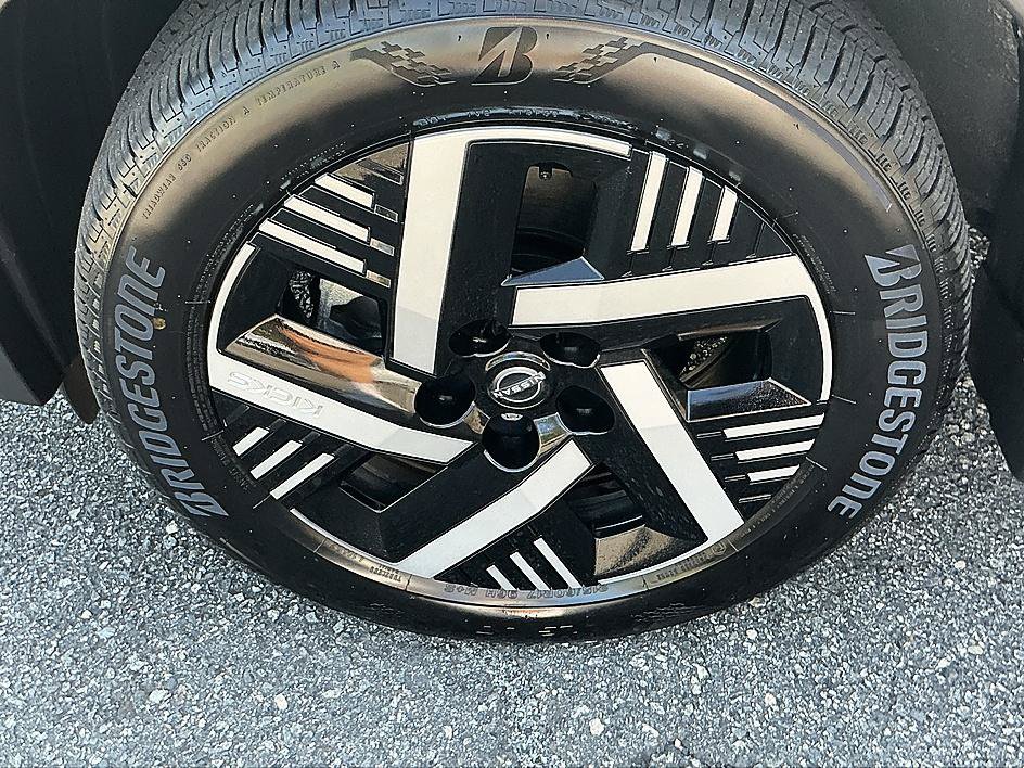 Certified 2026 Nissan Kicks SV FWD image 9