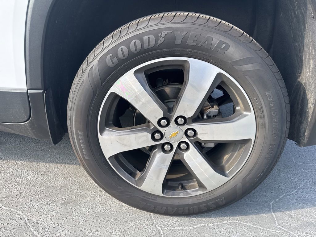 Used 2023 Chevrolet Traverse LT w/ LT Premium Package AWD/4WD image 7