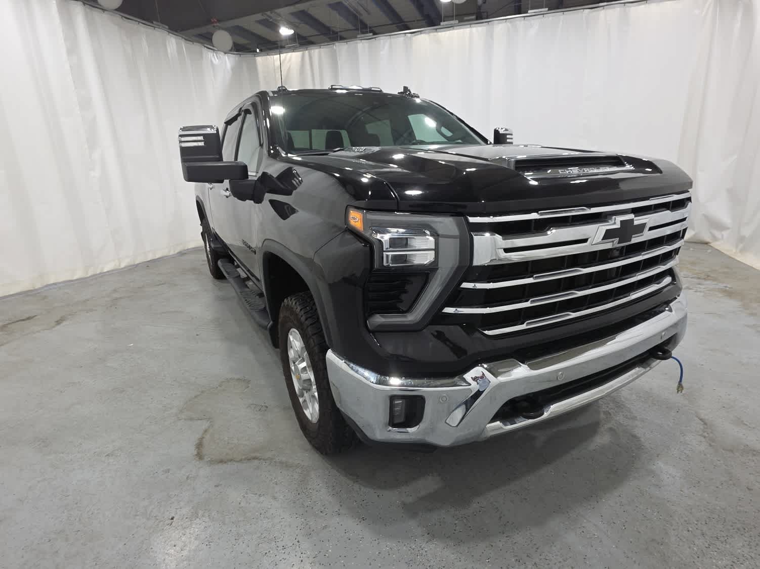 Certified 2024 Chevrolet Silverado 3500 LTZ w/ LTZ Premium Package AWD/4WD image 9