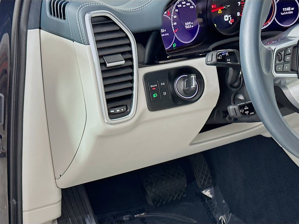 Certified 2023 Porsche Cayenne Platinum Edition AWD/4WD image 11
