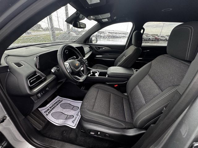 Used 2025 Chevrolet Traverse LT image 6