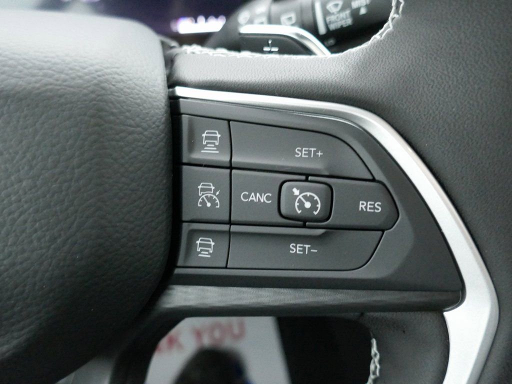 New 2025 Jeep Grand Cherokee Altitude image 17