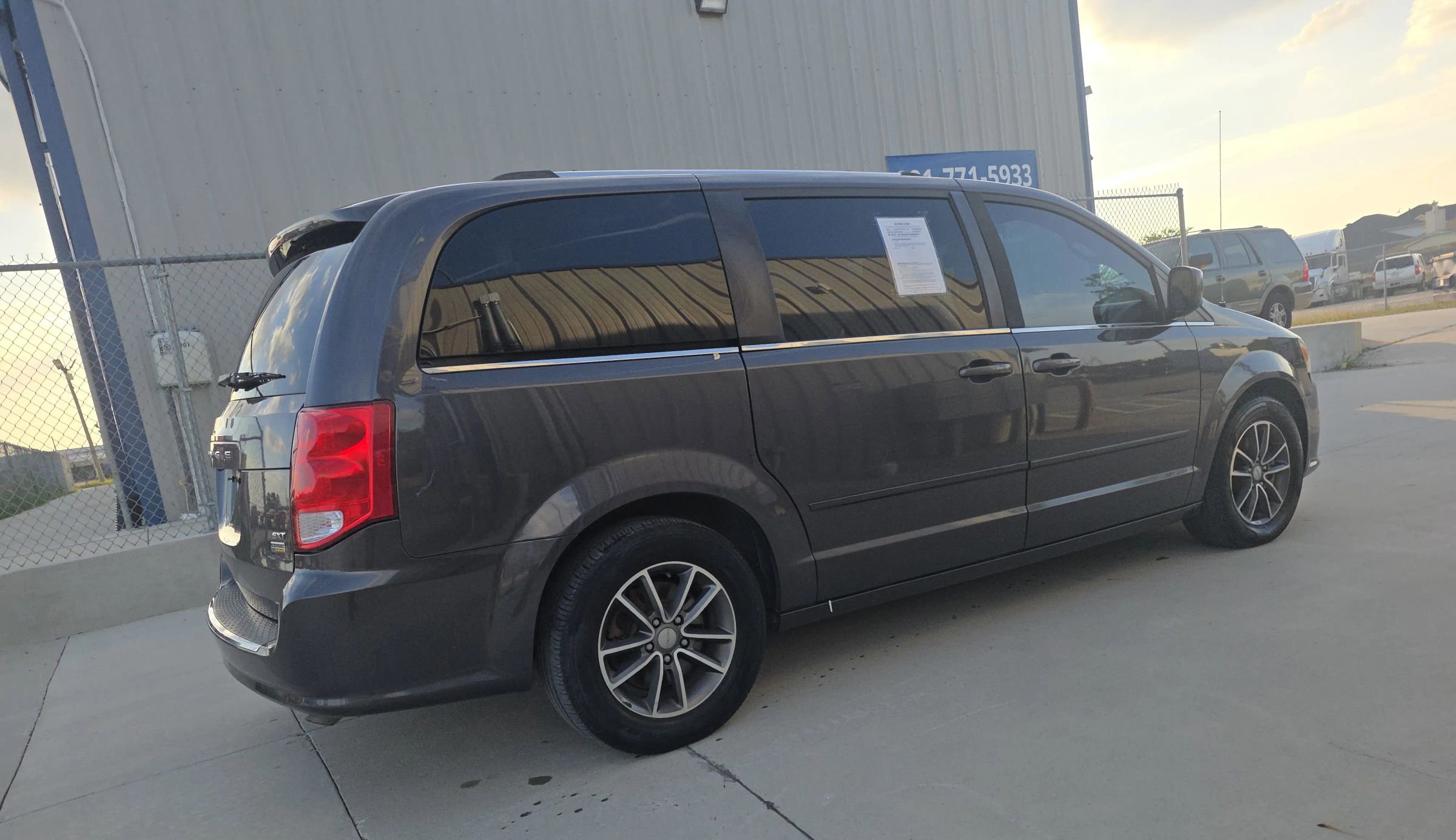 Used 2017 Dodge Grand Caravan SXT FWD image 15