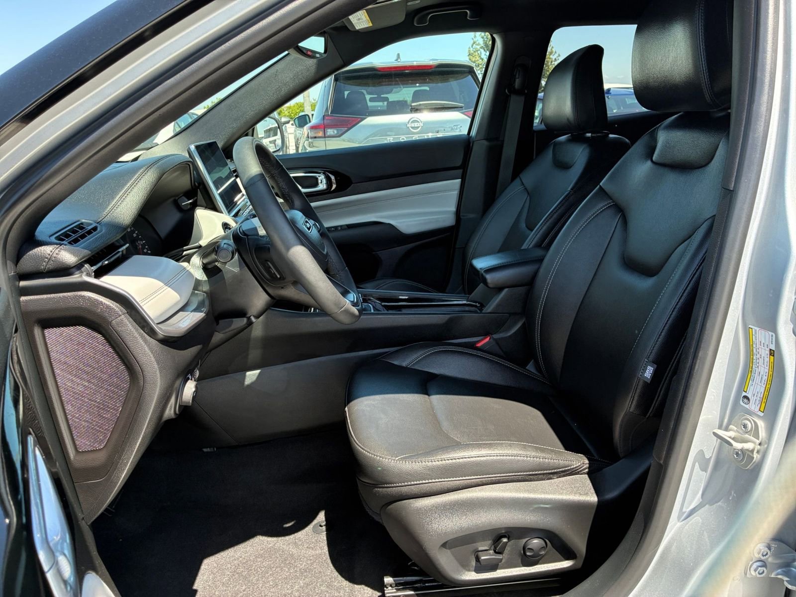 Used 2025 Jeep Compass Limited AWD/4WD image 28