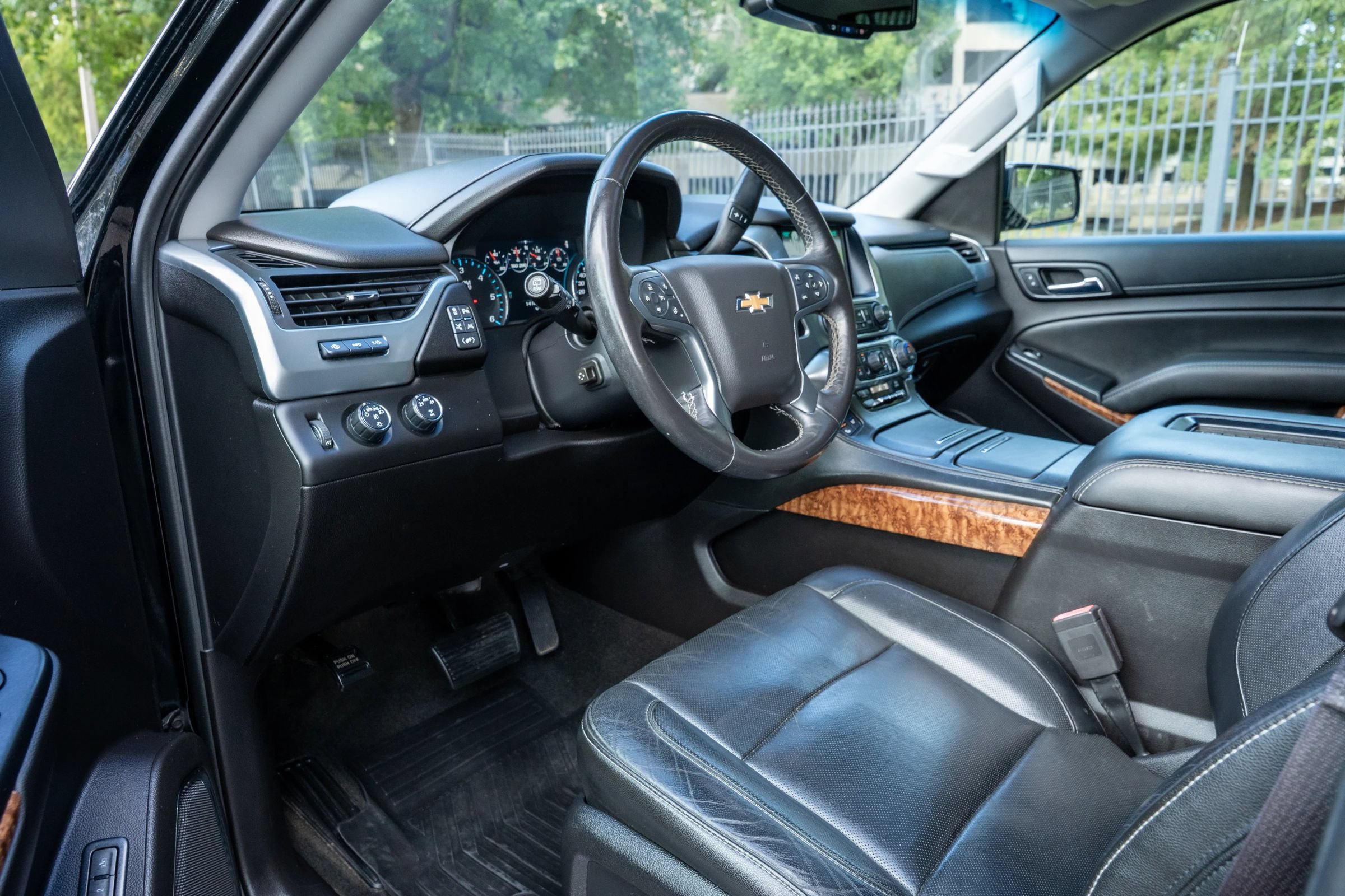Used 2016 Chevrolet Suburban LTZ AWD/4WD image 10