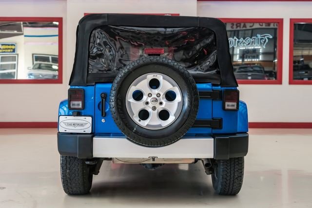Used 2015 Jeep Wrangler Unlimited Sahara w/ Connectivity Group image 11
