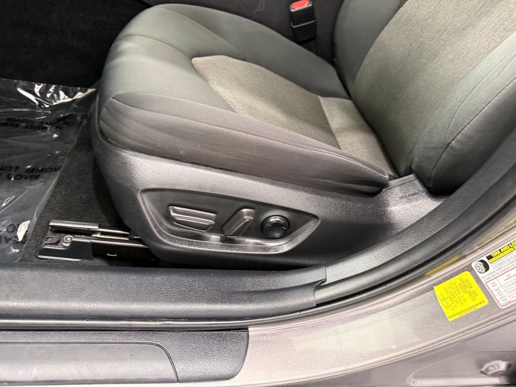 Used 2022 Toyota Camry LE FWD image 13