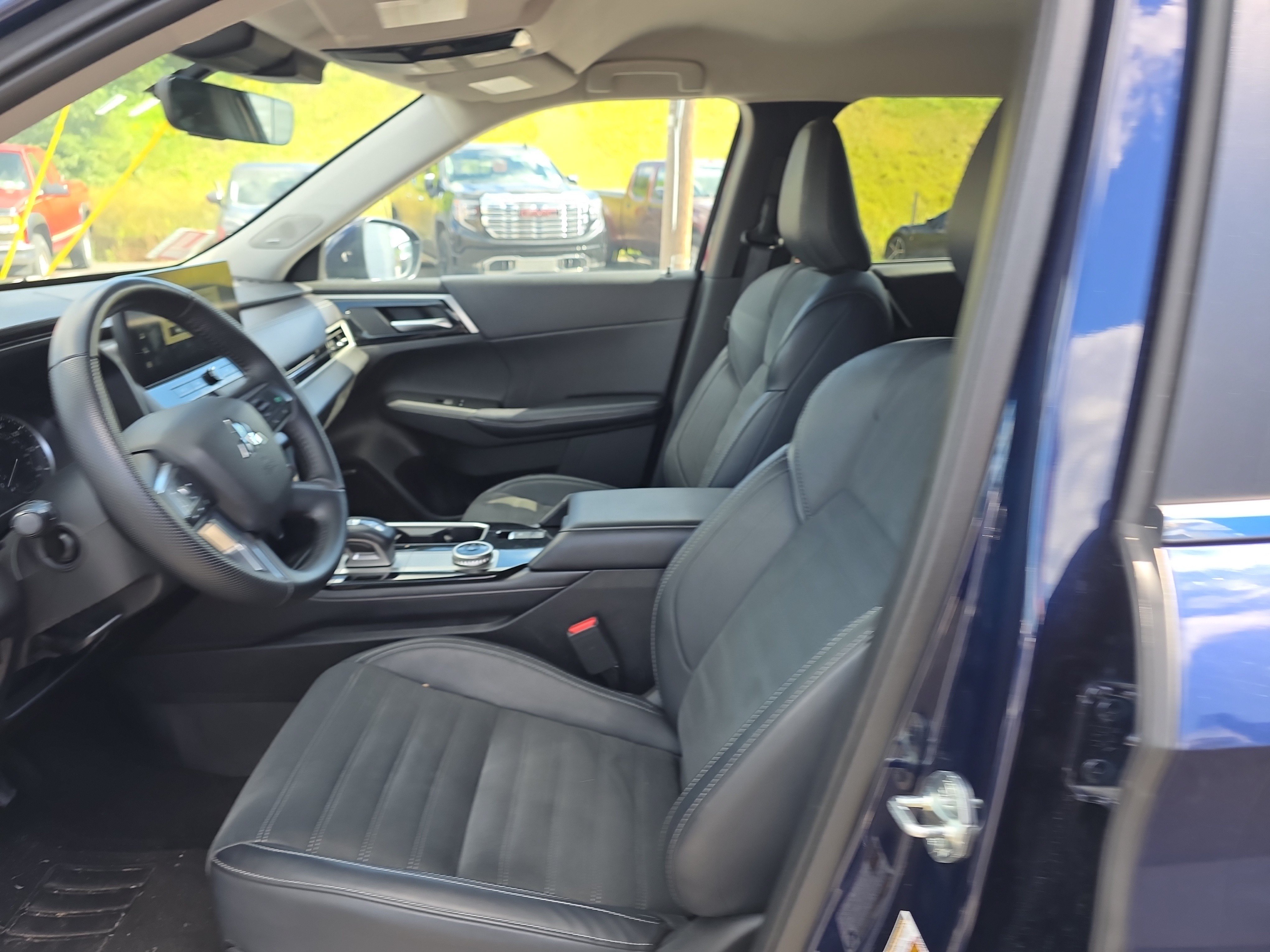 Used 2025 Mitsubishi Outlander SE AWD/4WD image 12