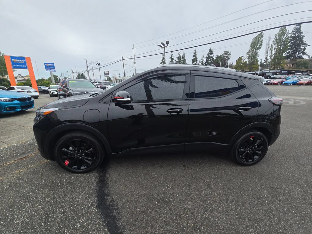 Used 2023 Chevrolet Bolt EUV LT w/ Redline Edition FWD image 4