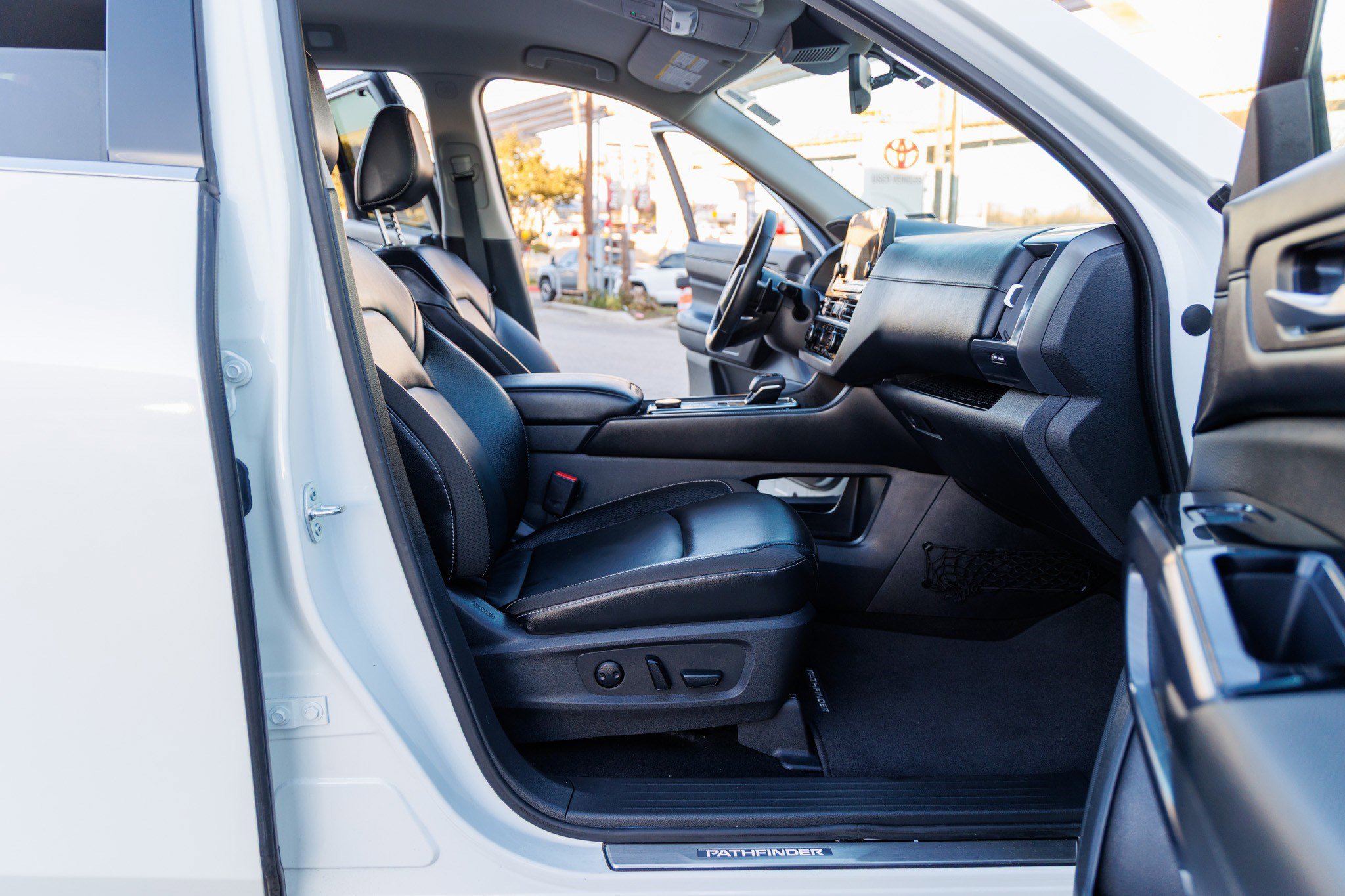 Used 2023 Nissan Pathfinder SL w/ Lighting Package (N92) image 55