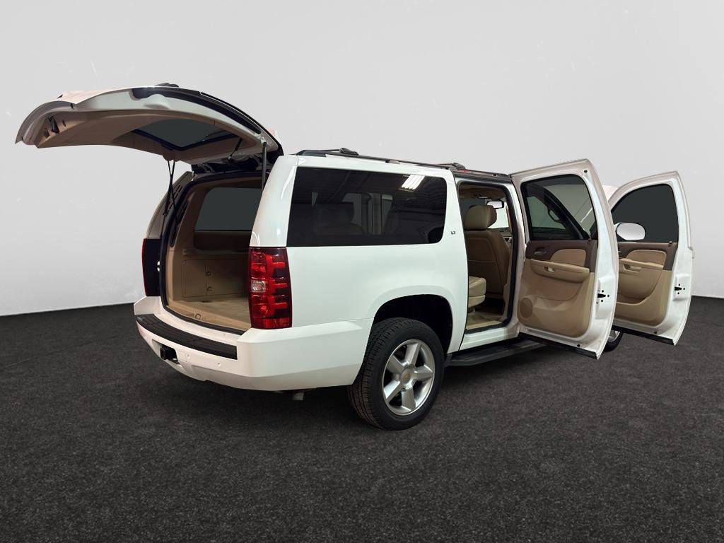 Used 2014 Chevrolet Suburban LT w/ Luxury Package image 12