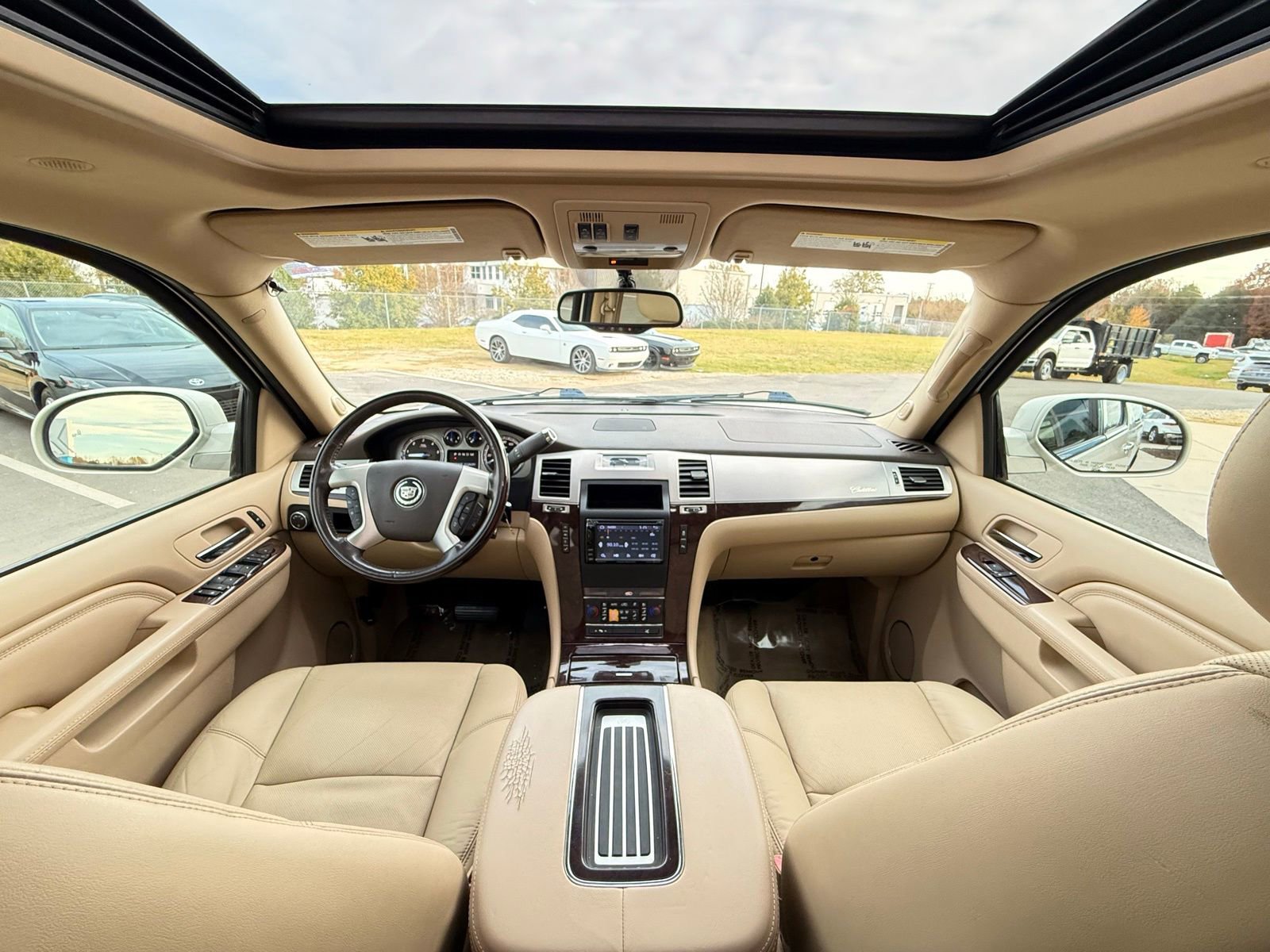 Used 2012 Cadillac Escalade ESV Luxury image 32