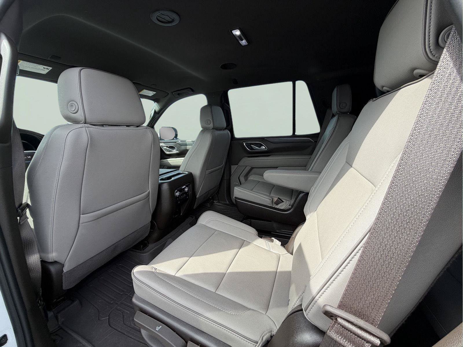 Used 2024 GMC Yukon SLT w/ SLT Luxury Package AWD/4WD image 31