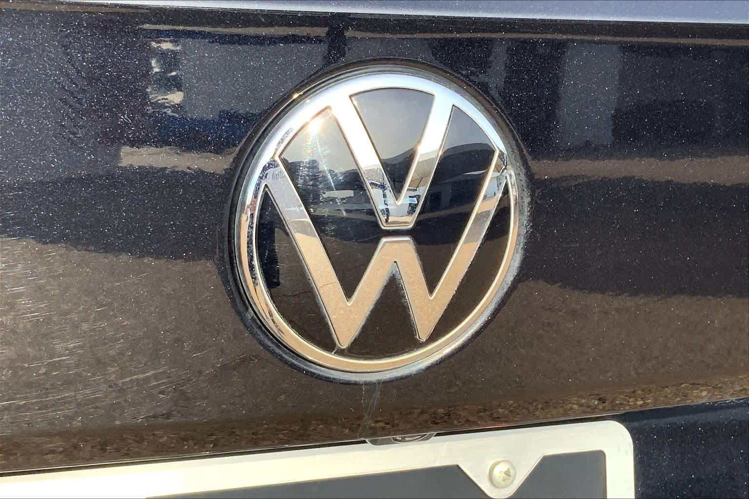Used 2024 Volkswagen Taos SE w/ Panoramic Sunroof Package FWD image 31