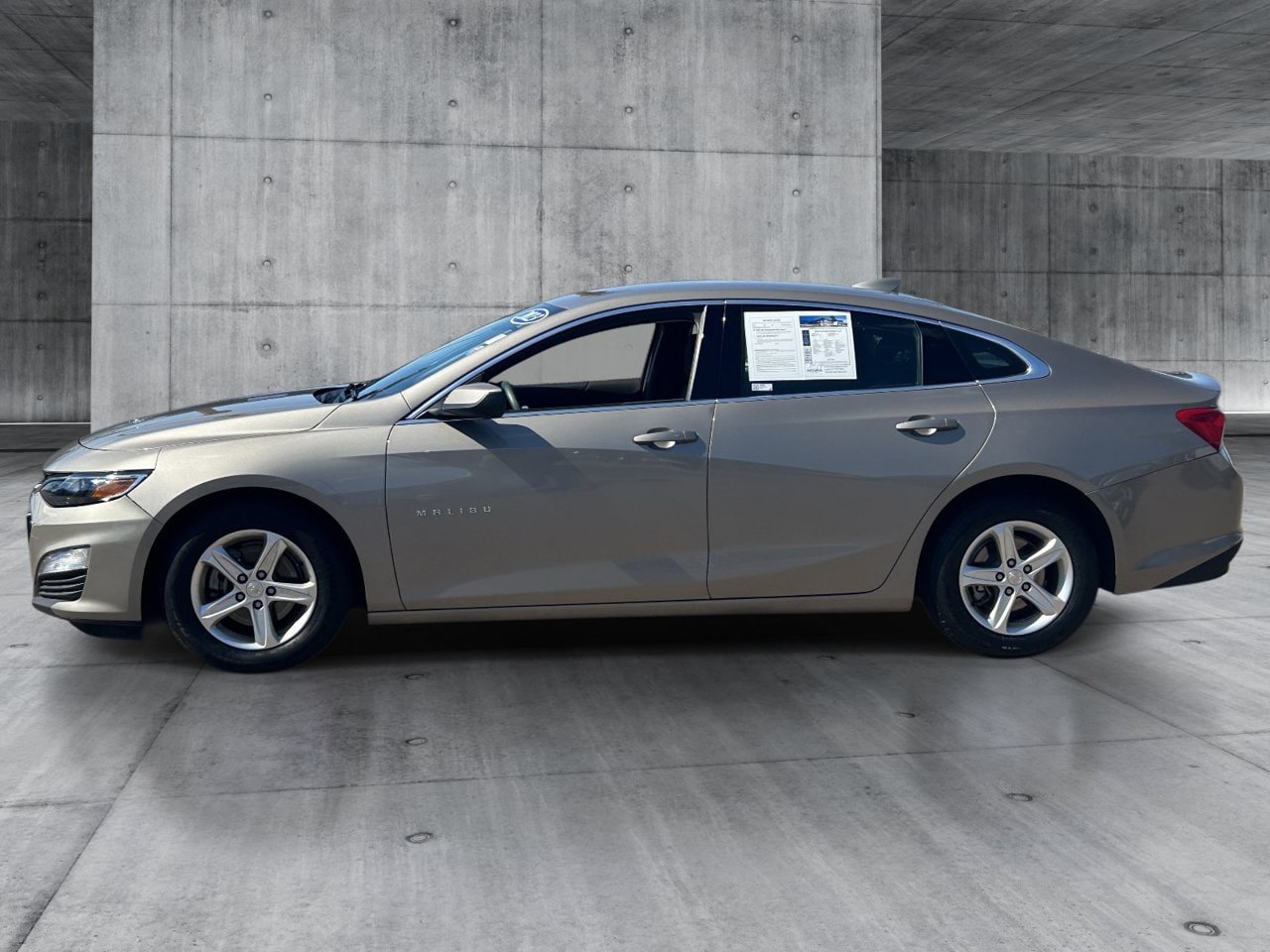 Used 2023 Chevrolet Malibu LT FWD image 2