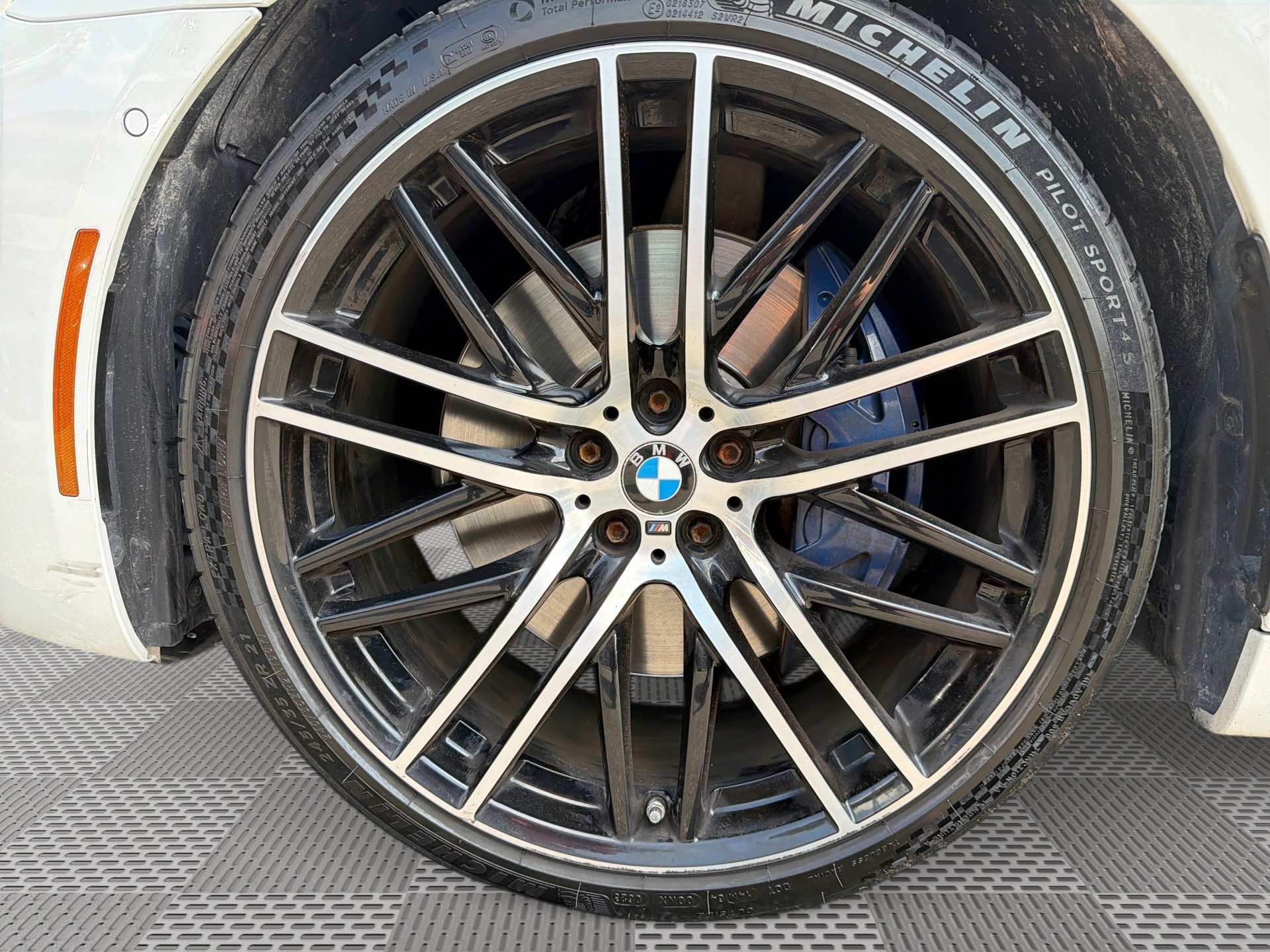 Used 2019 BMW 750i w/ Executive Package RWD image 19