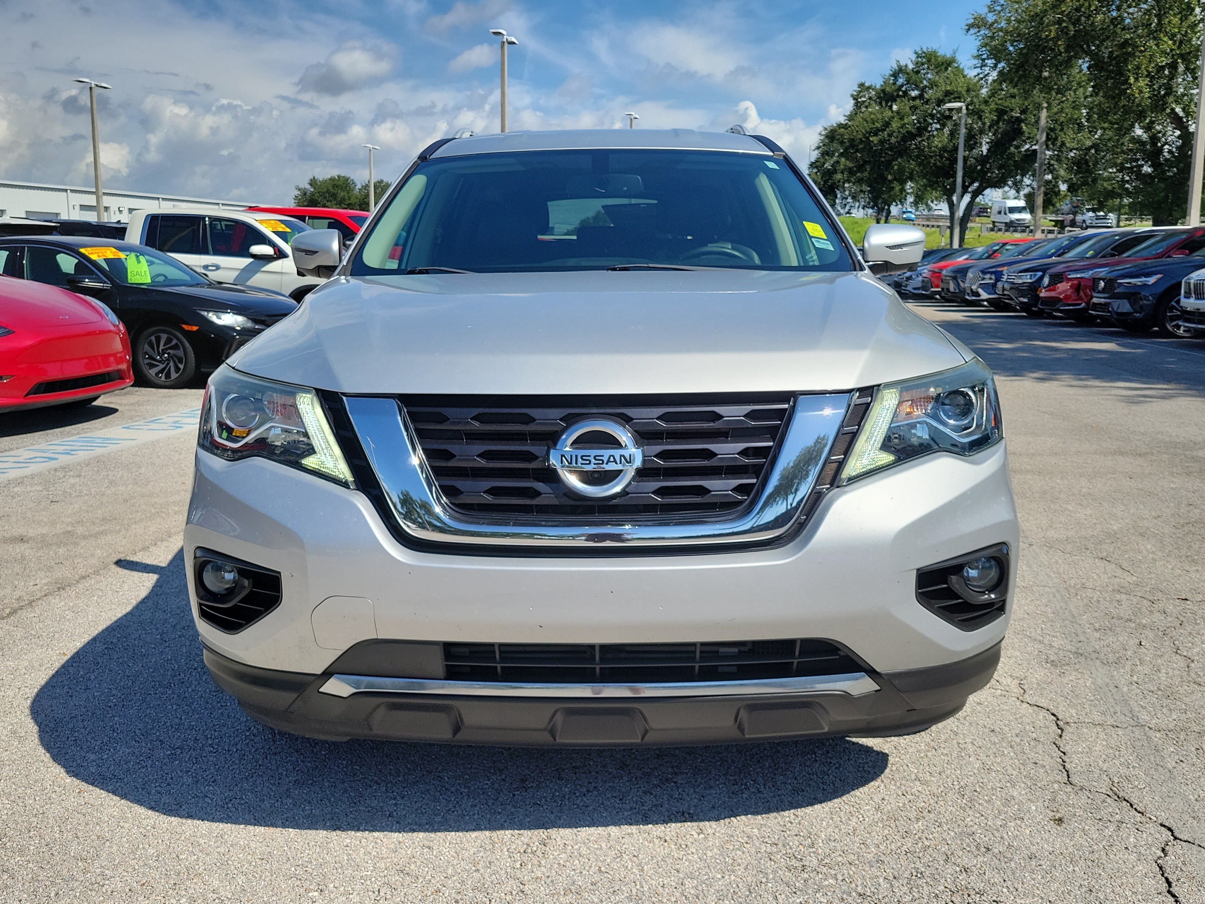 Used 2019 Nissan Pathfinder SL FWD video 2
