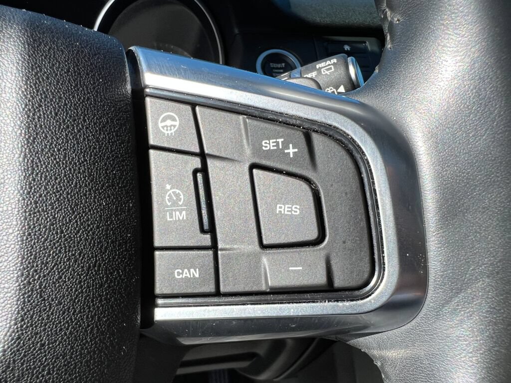 Used 2016 Land Rover Discovery Sport HSE AWD/4WD image 22