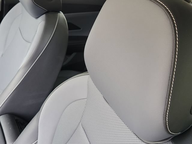 Used 2025 Volkswagen Tiguan SE AWD/4WD image 21