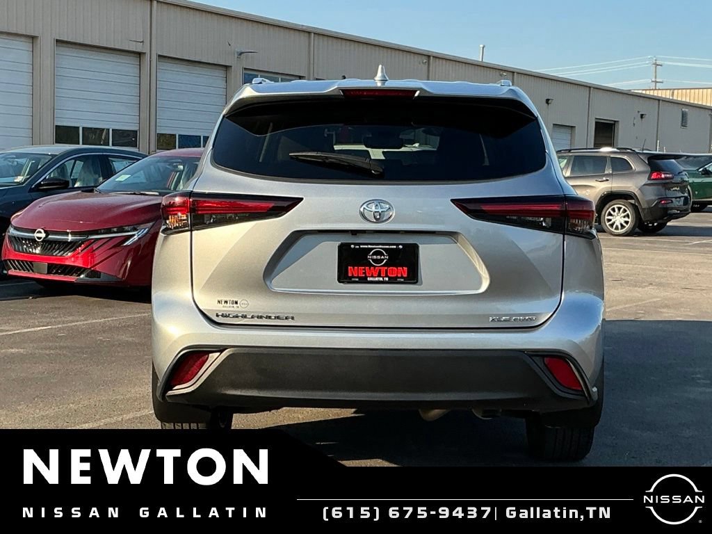 Used 2024 Toyota Highlander XLE AWD/4WD image 5