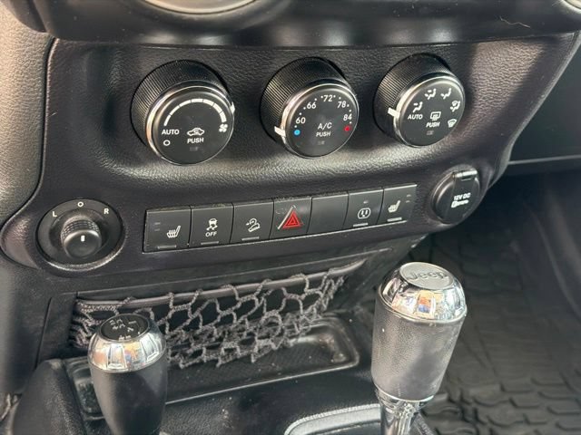 Used 2015 Jeep Wrangler Unlimited Sahara w/ Dual Top Group AWD/4WD image 25
