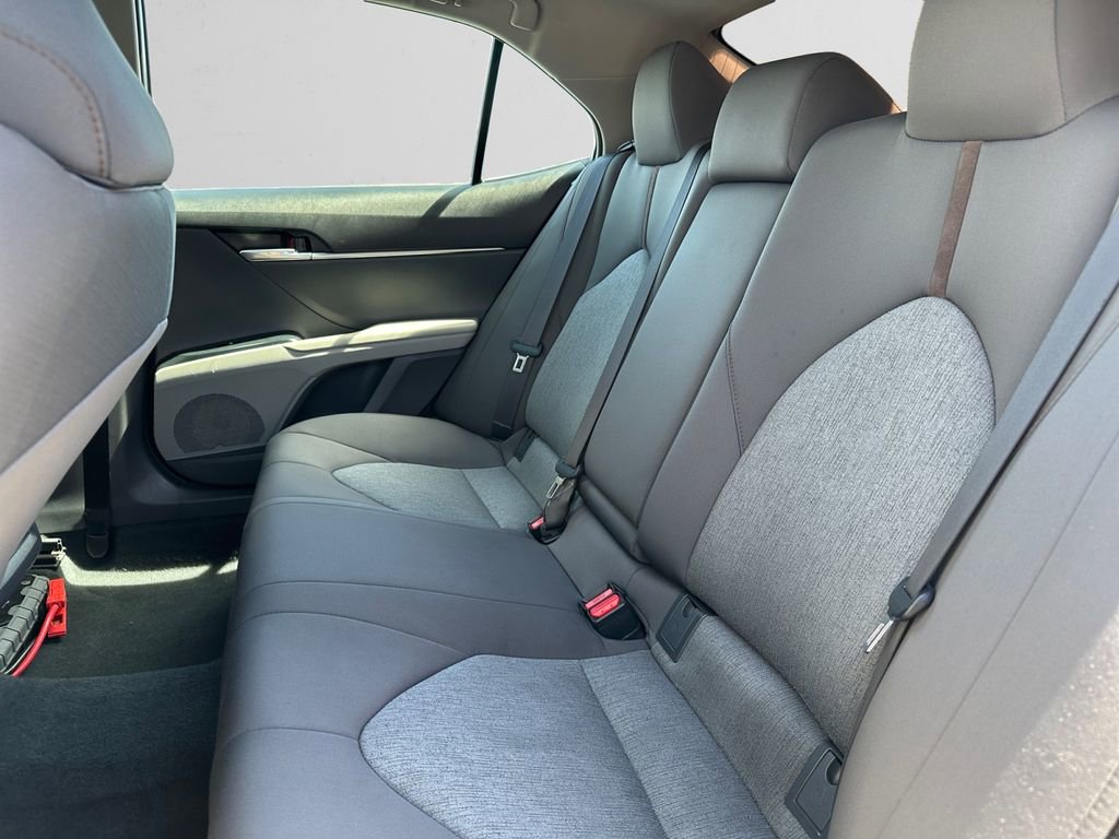 Used 2018 Toyota Camry LE FWD image 14