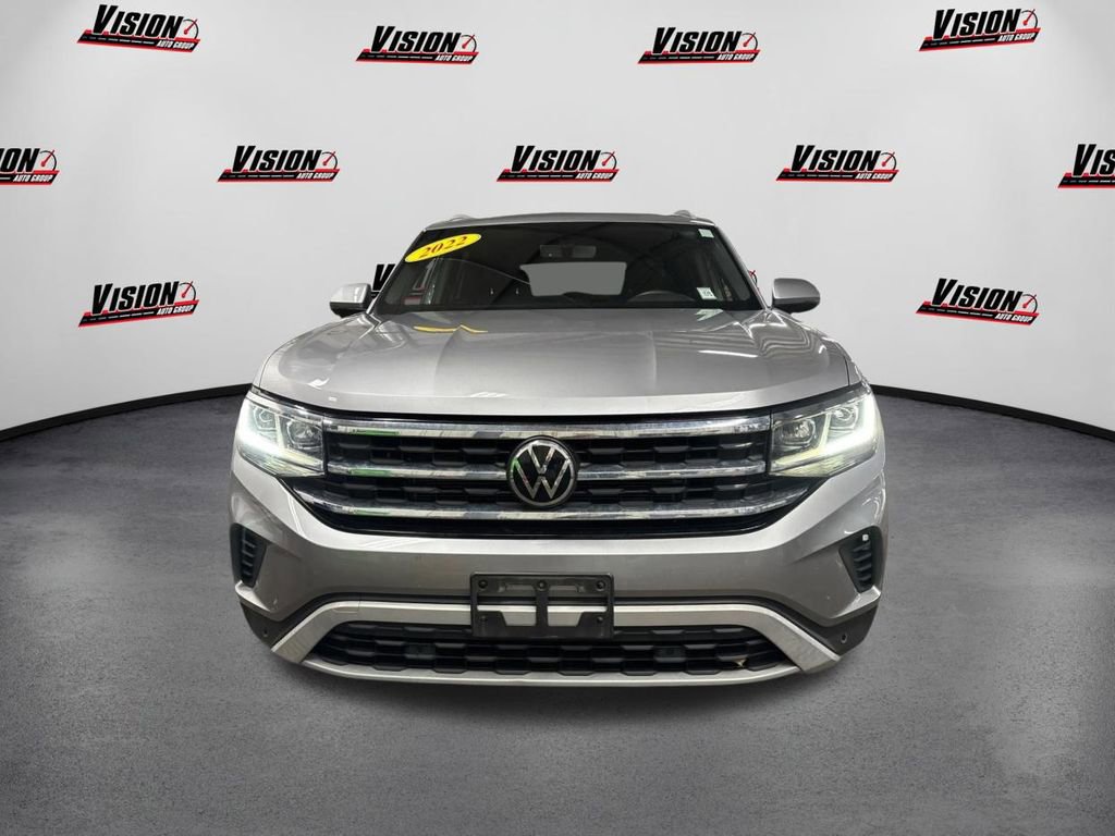 Used 2022 Volkswagen Atlas Cross Sport SE image 2