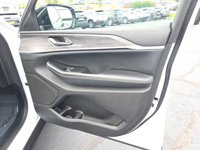 Used 2024 Jeep Grand Cherokee L Limited w/ Luxury Tech Group II image 45