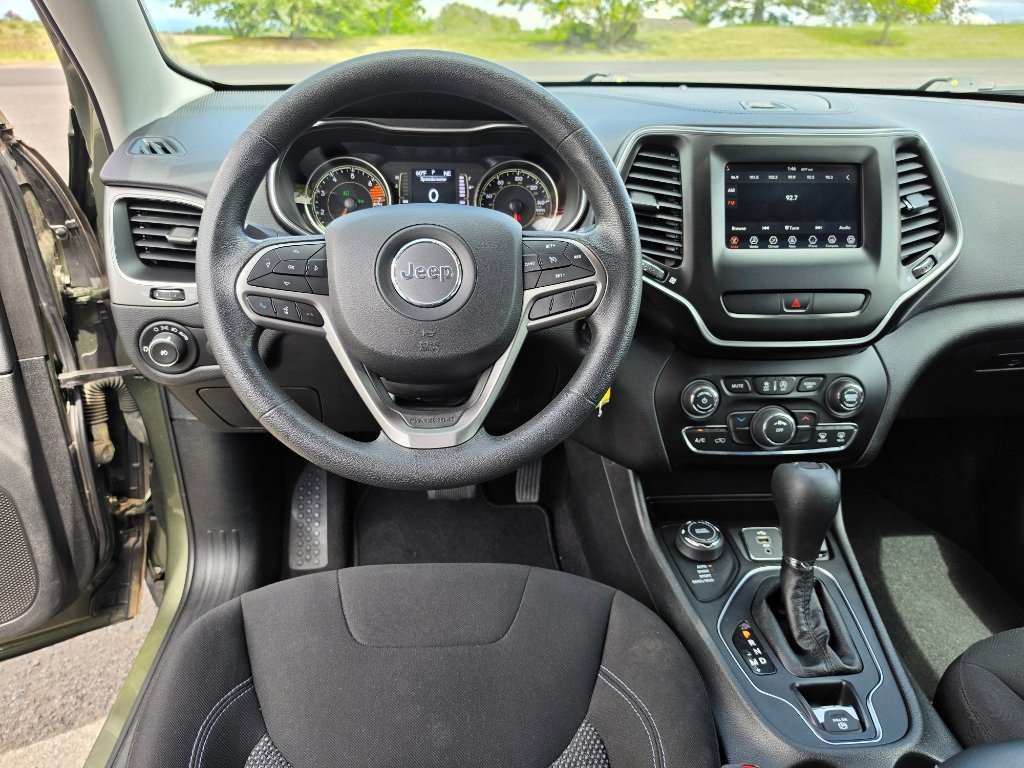 Used 2019 Jeep Cherokee Latitude w/ Popular Appearance Group AWD/4WD image 11