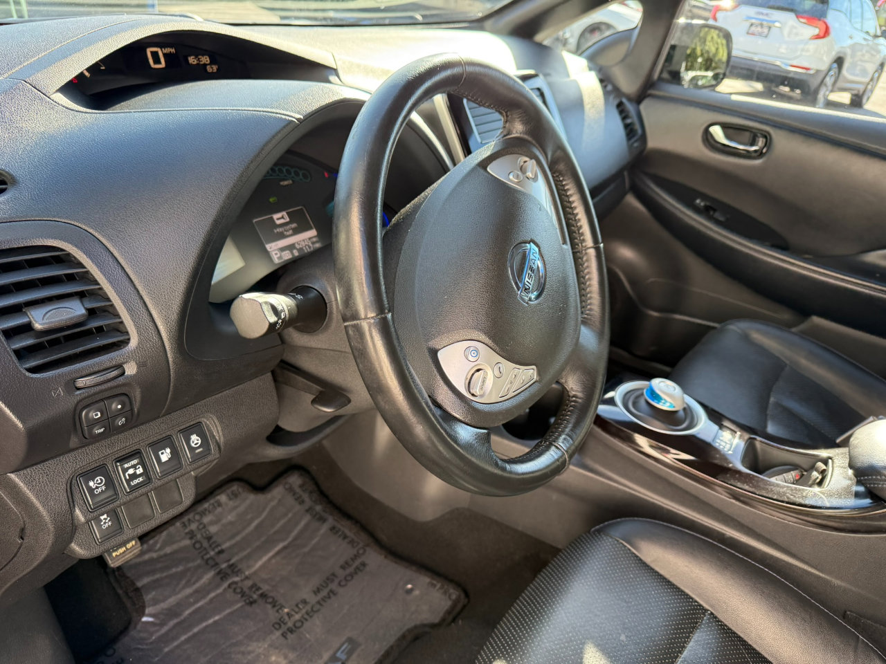 Used 2013 Nissan Leaf SL w/ Premium Pkg image 25