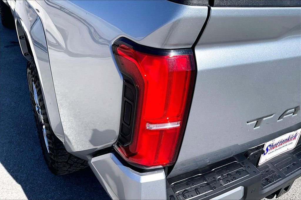 Used 2024 Toyota Tacoma Limited w/ Limited Package (LT) image 23