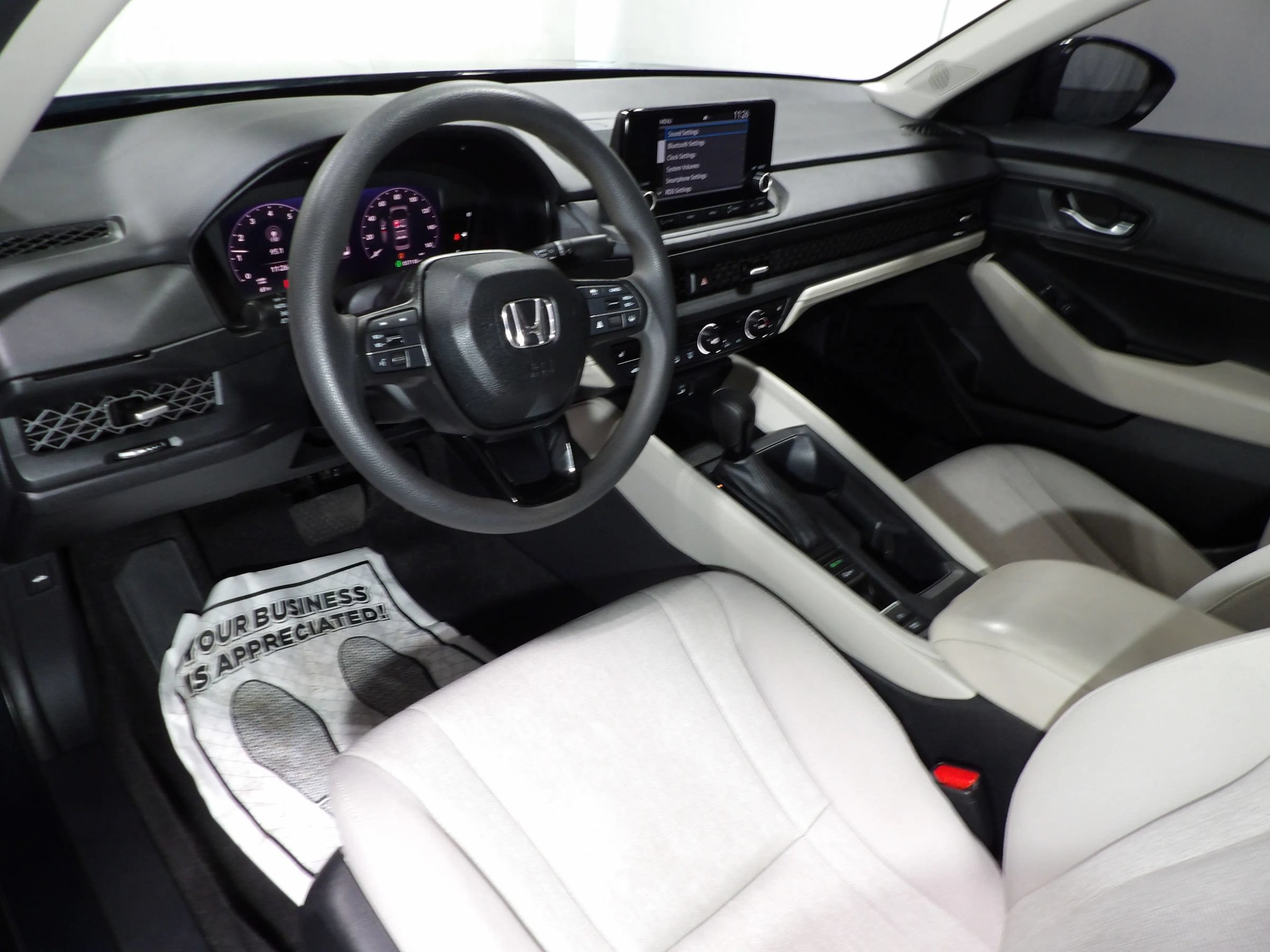 Used 2023 Honda Accord EX image 10