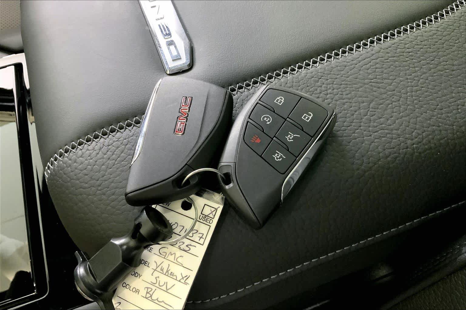 Used 2025 GMC Yukon XL Denali w/ Sun & Power Step Package AWD/4WD image 14