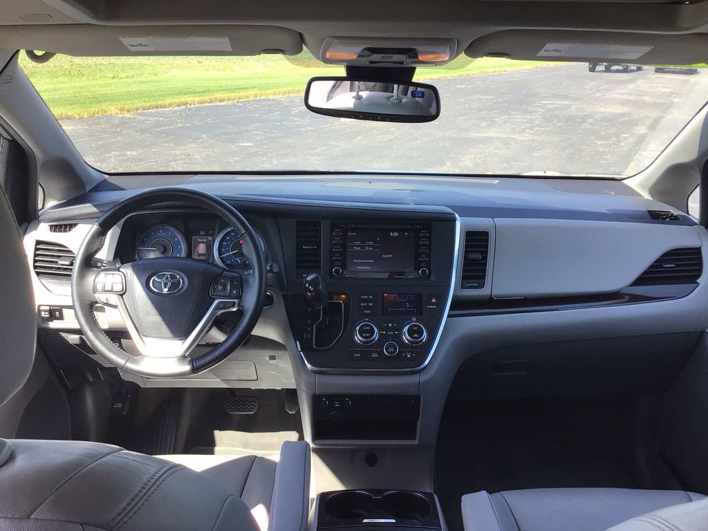 Used 2019 Toyota Sienna XLE w/ Carpet Mat Package FWD image 22